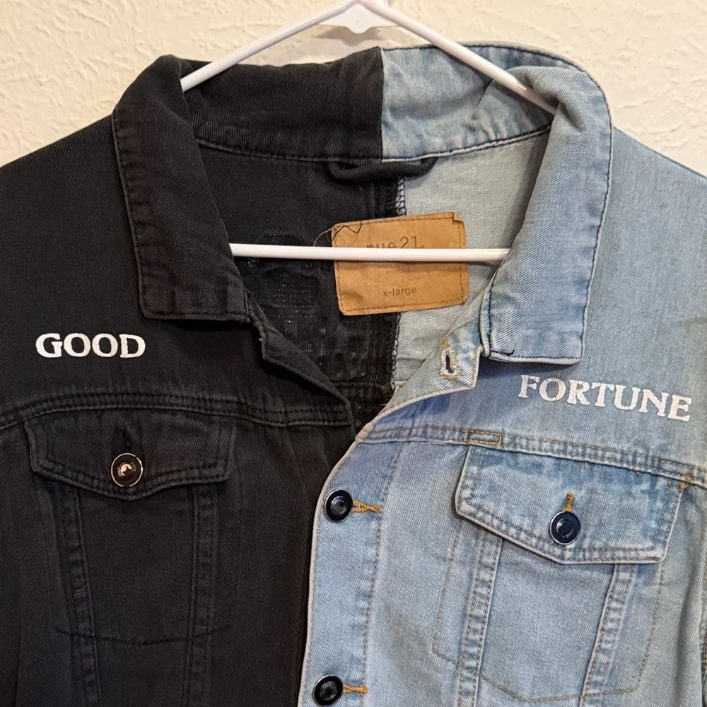 ☯️☯️☯️BOGOHO ☯️☯️☯️Two-Tone Denim Jacket with Graphic Details - Picture 3 of 16